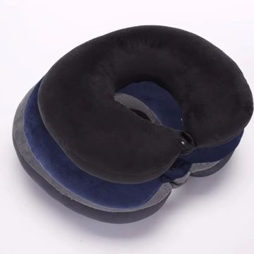 כרית צוואר קטיפתית ארגונומית לנסיעות ונוחות מירבית צבע שחור